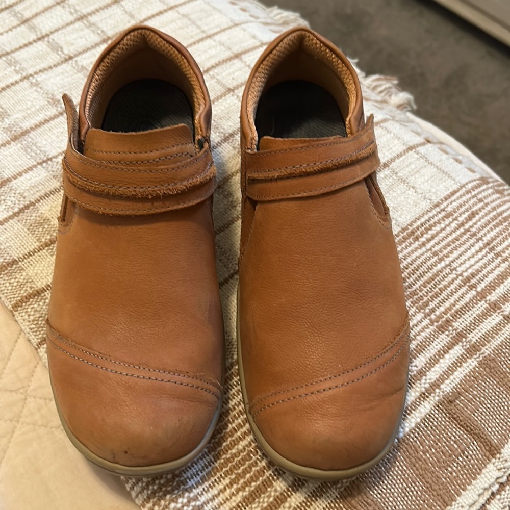 Ortho feet shoes with Velcro closure
